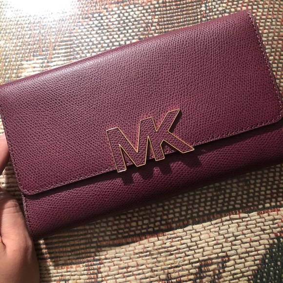 COPY - Michael Kors Wallet - Picture 1 of 4